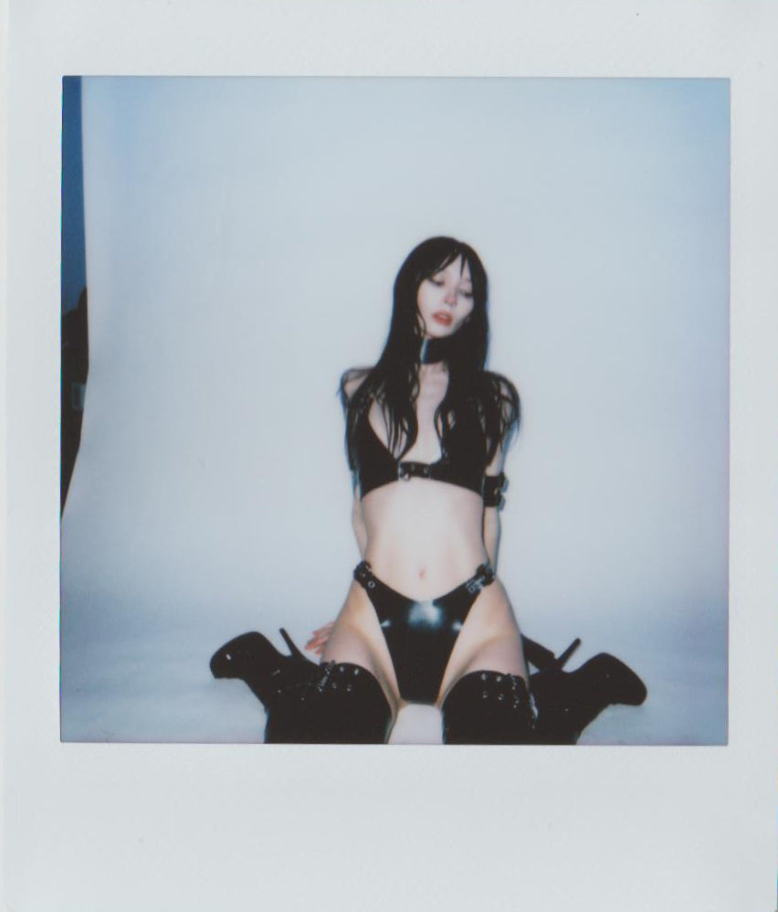 Raven Thong